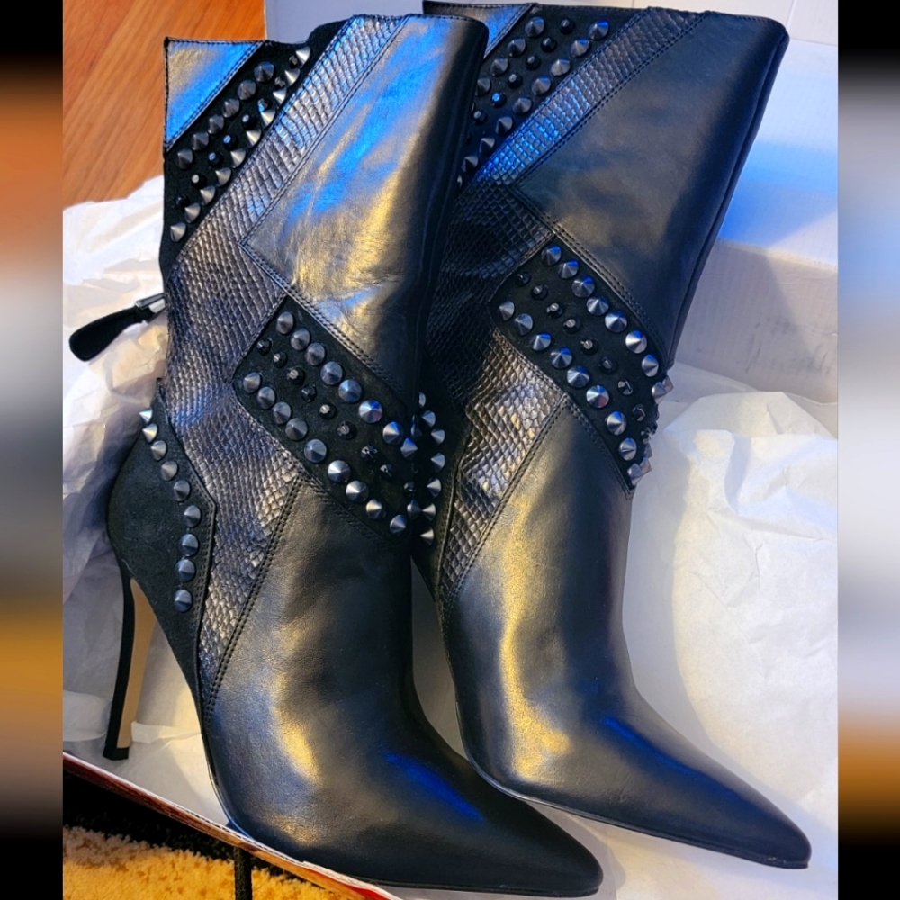 NIB Guess Gwnyx Black Studded Leather Zip Up Boots Women's Size 8 